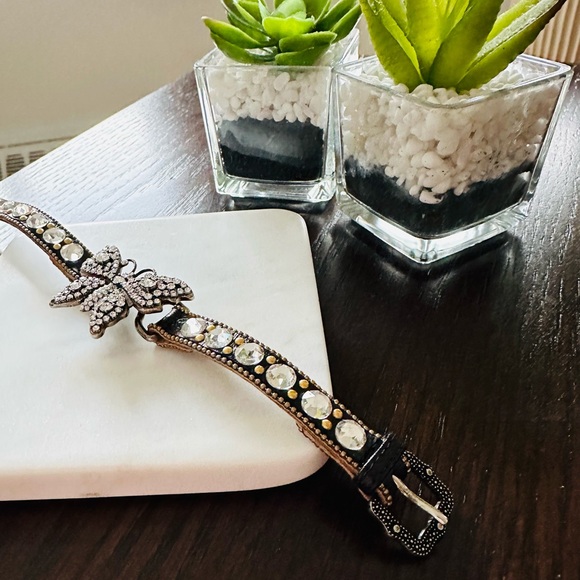 Gucci Leather & Crystal Butterfly Bracelet with Buckle Closure - Picture 6 of 11